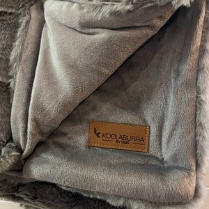NWT Kookaburra by UGG blanket